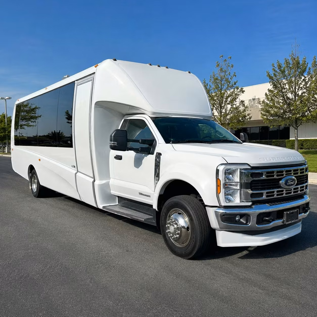 bridal party minibus rentals for knoxville wedding day prep