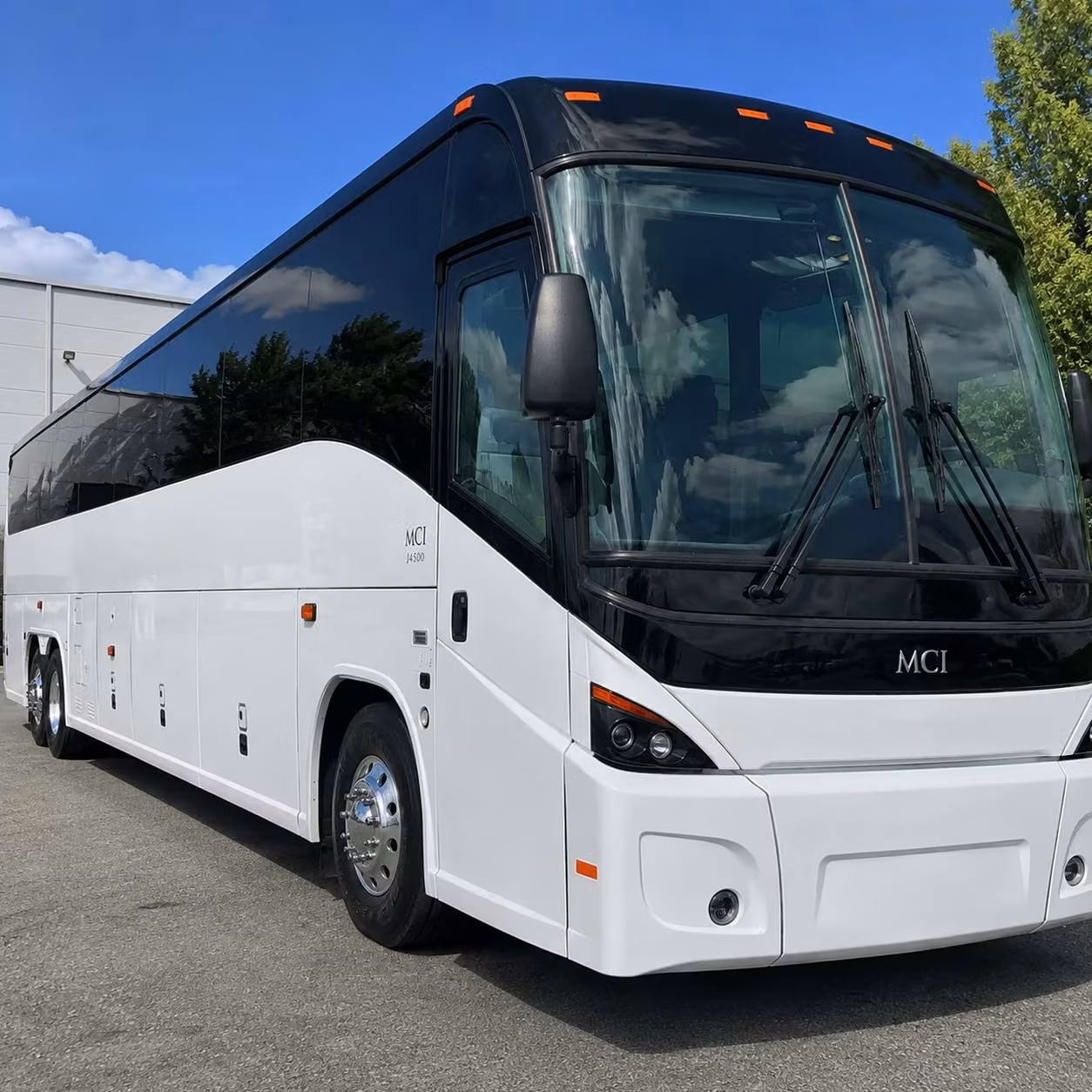 charterbusrentalknoxvilletn com makes it possible to book knoxville airport transportation for every occasion