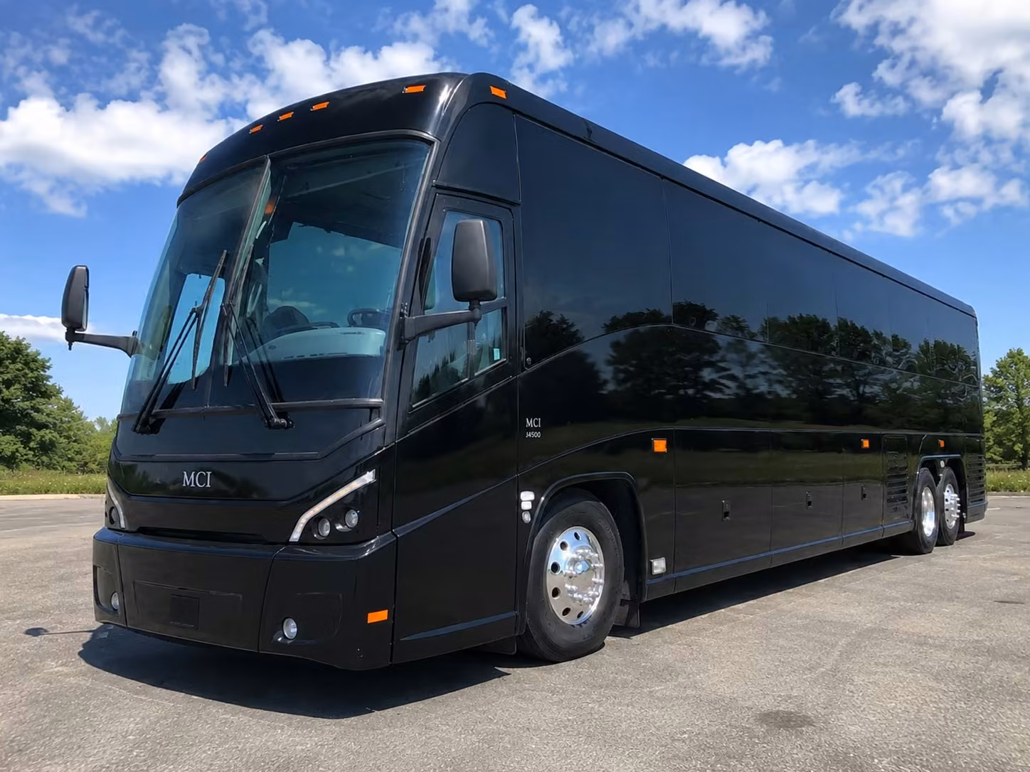knoxville wedding shuttle bus rentals that keep your big day on track